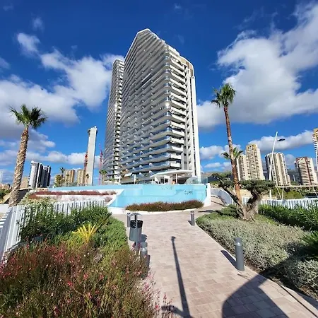 Sunset Cliffs Bright Oasis * בנידורם
